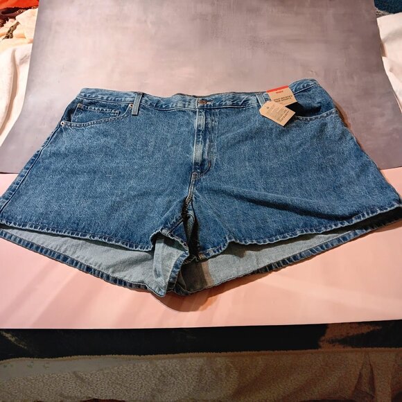 Levi's Shorts Women's Plus Size   24W   NWT - Picture 2 of 7